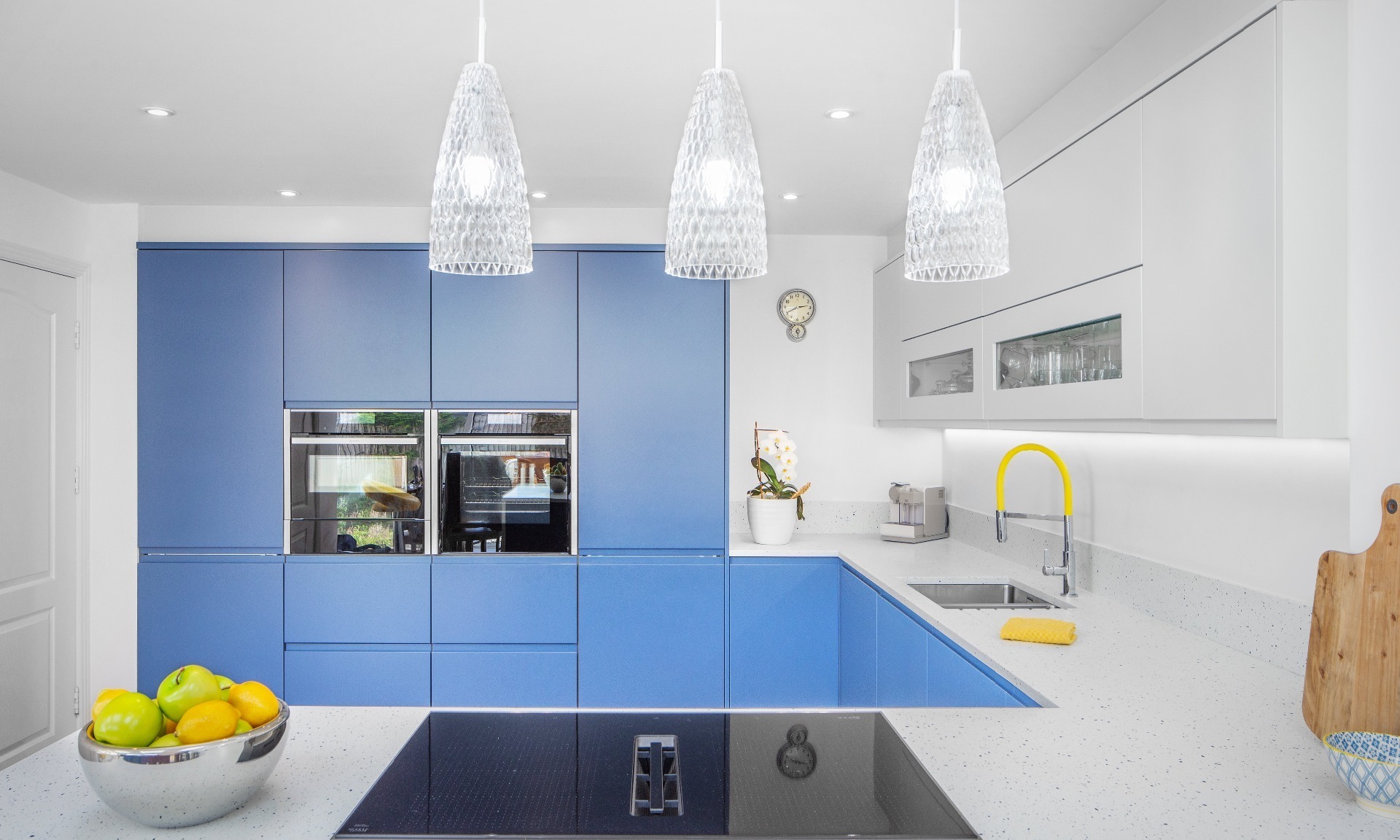 Medium sized contemporary u-shaped kitchen/diner
